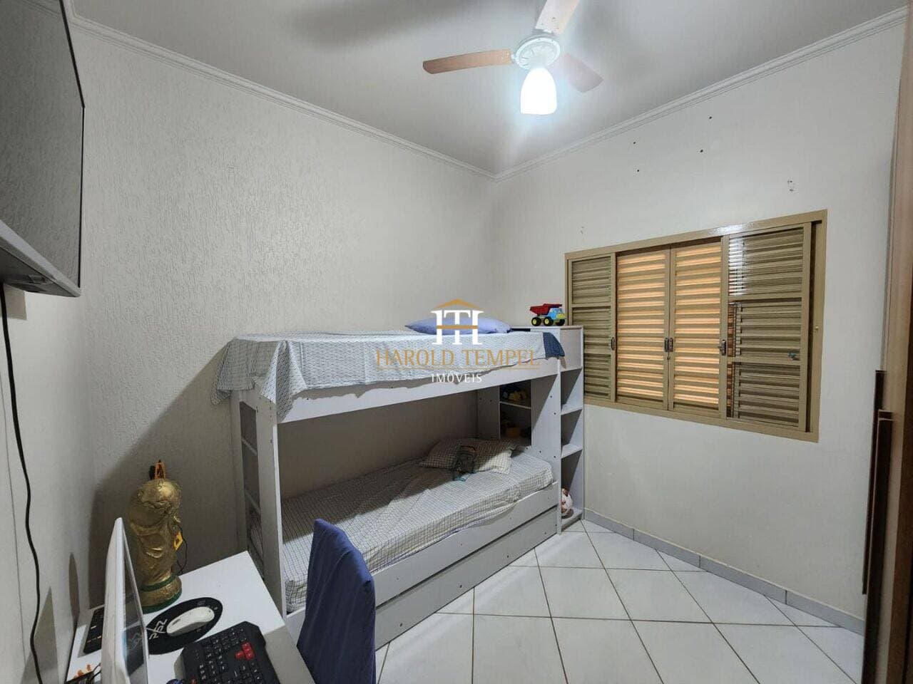Casa com 4 quartos, 233 m², à venda por R$ 580.000 - Vila Lambari - Mococa/SP